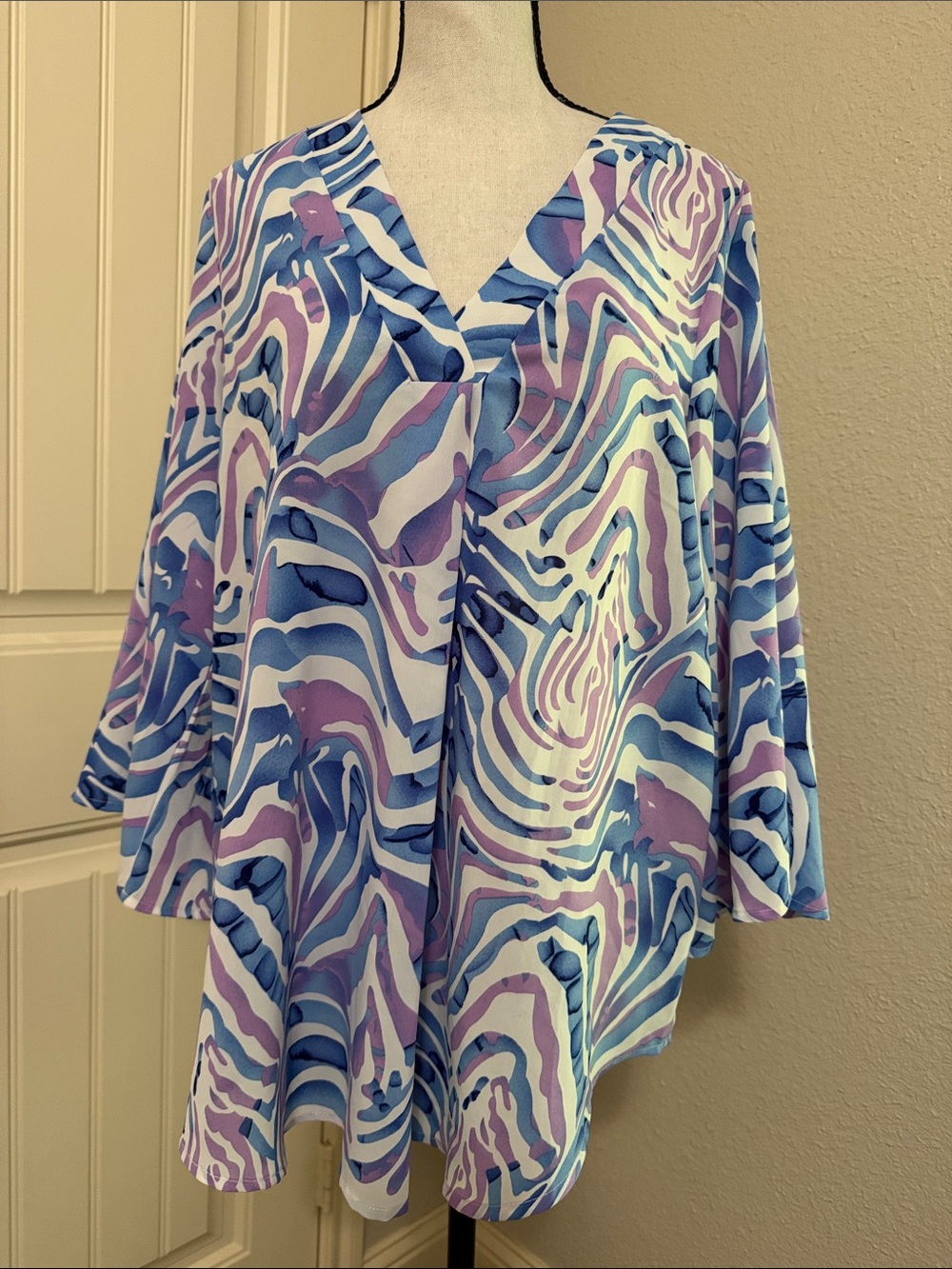 entro Purple Blue Swirl V-Neck Blouse